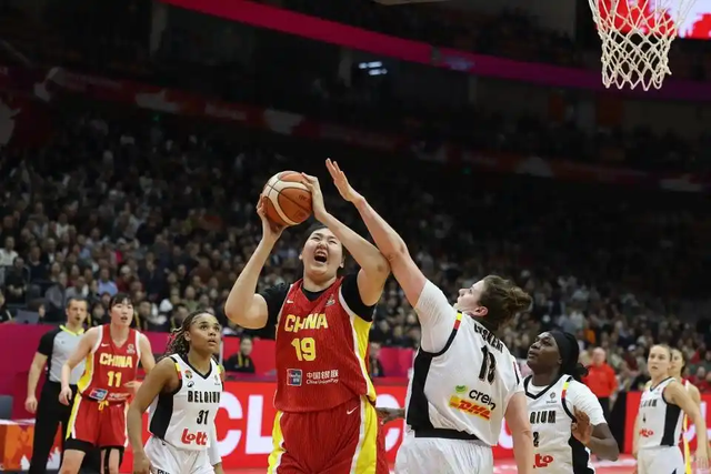 九游体育app官网下载-张子宇两双孤掌难鸣，宫鲁鸣率中国女篮惨败比利时，李梦赢了